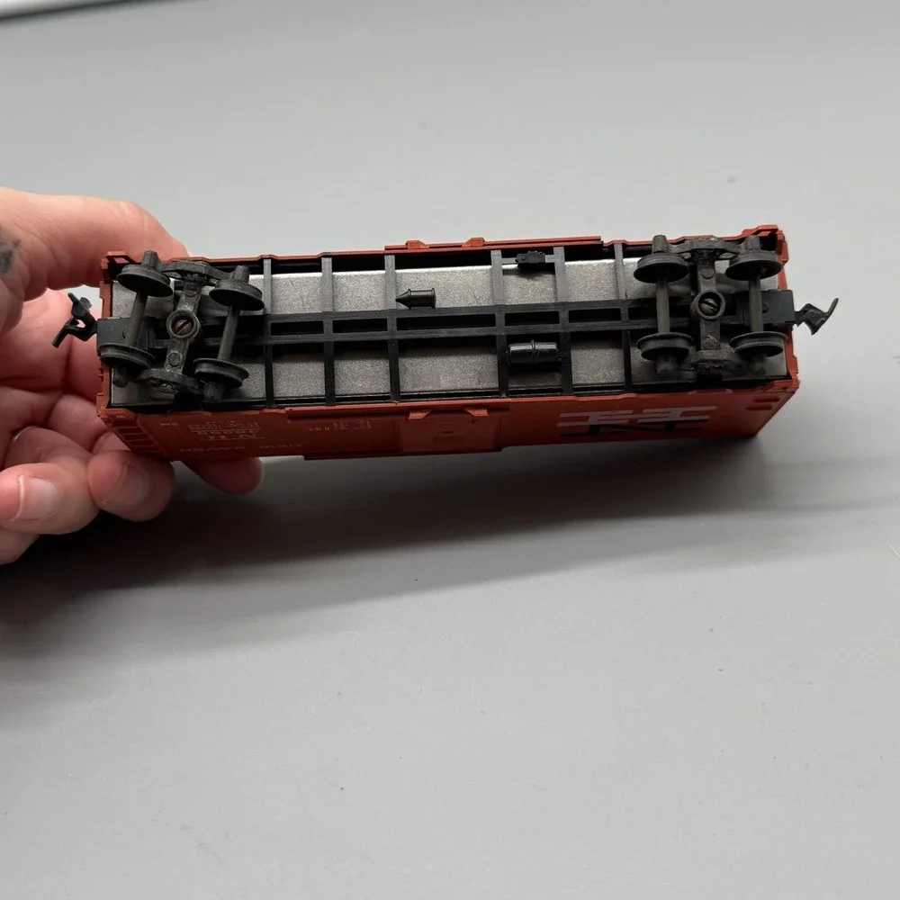 New Haven NH 39288 Boxcar Red Model Train Freight Car HO Scale Vintage